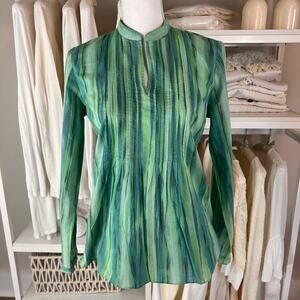 Liz & Co. size medium green & blue Henley collar long sleeve Item #0179